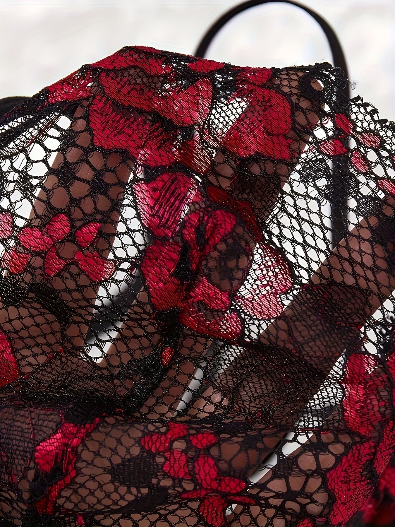 Nuisette sexy en dentelle rouge et noire contrastée pour femme